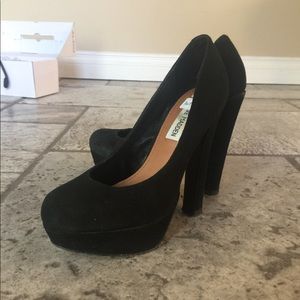 2/$25💙Steve Madden Suede Heels (US6)